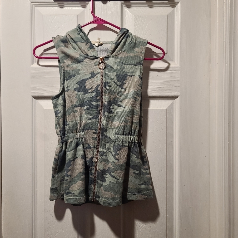 Girl's Hooded Camo Vest (C7)
